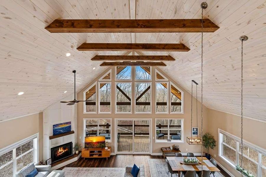 Community amenities in , Talking Rock (Image 74).