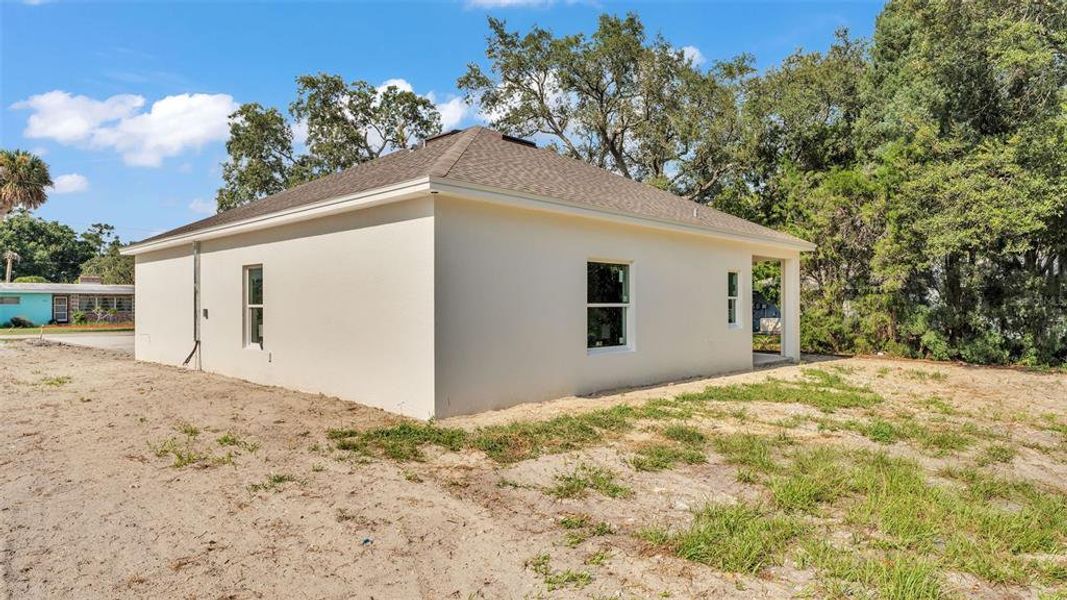 Exterior details and patio area of a home in , Winter Haven (Image 3).