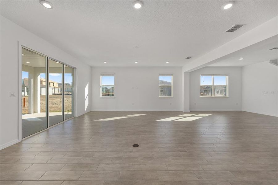 Spacious, unfurnished interior of a new home in Calesa Township, Ocala (Image 17).