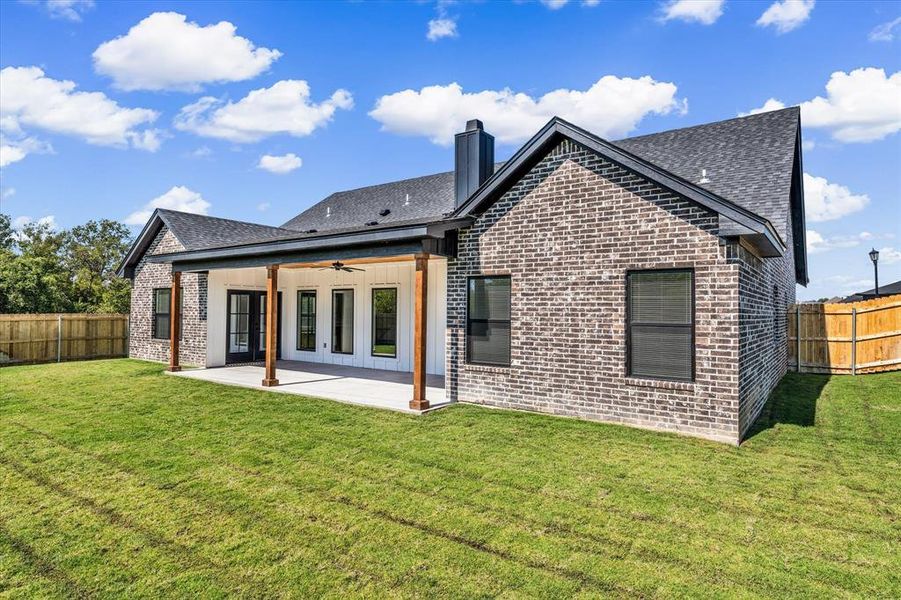 Exterior details and patio area of a home in , Hewitt (Image 18).