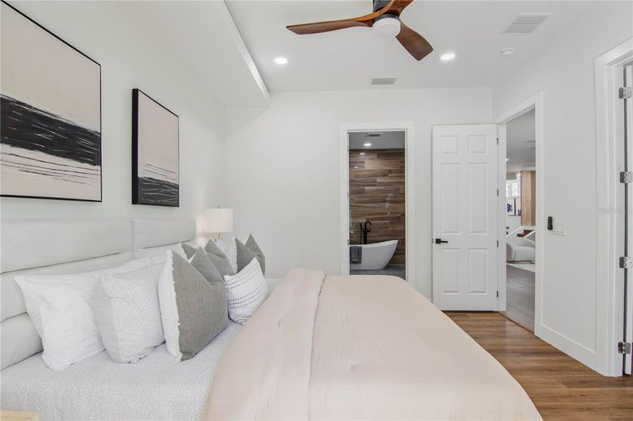 Furnished interior view inside a new home in , Orlando (Image 19).