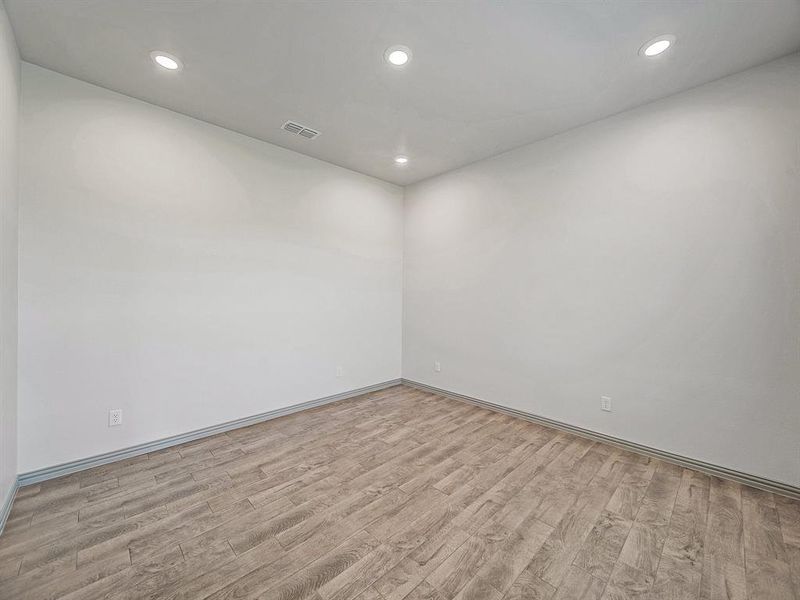 Spacious, unfurnished interior of a new home in , Celeste (Image 16).