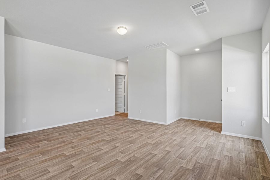 Spacious, unfurnished interior of a new home in Edgebrooke, Pflugerville (Image 27).
