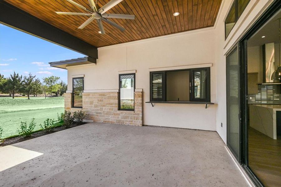 Exterior details and patio area of a home in , Horseshoe Bay (Image 1).
