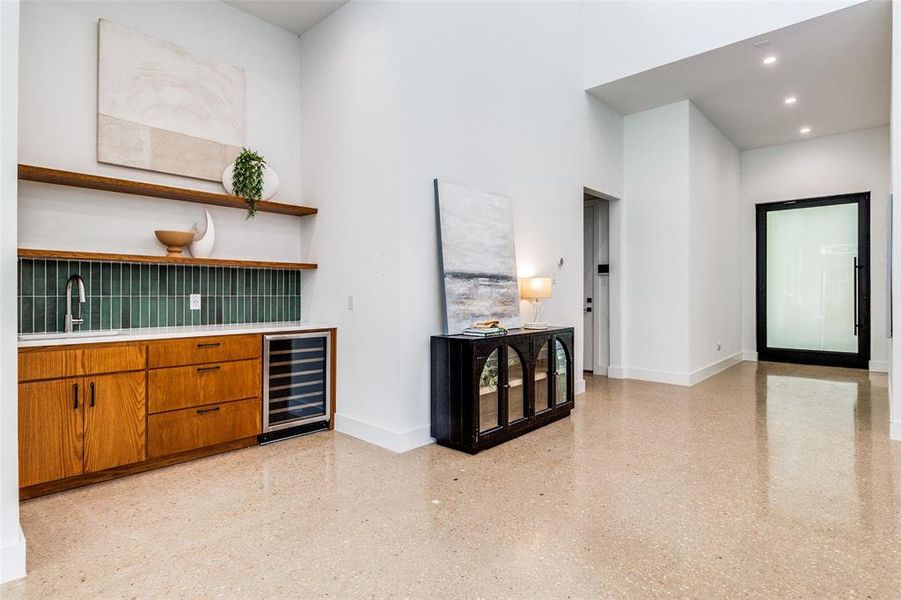 Living room wet bar, wine cooler, and a towering ceiling