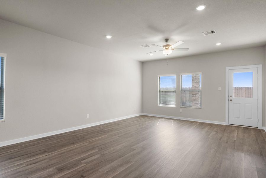 Spacious, unfurnished interior of a new home in Creekhaven, Rosharon (Image 9). Spacious, unfurnished interior of a new home in Creekhaven, Rosharon (Image 9).
