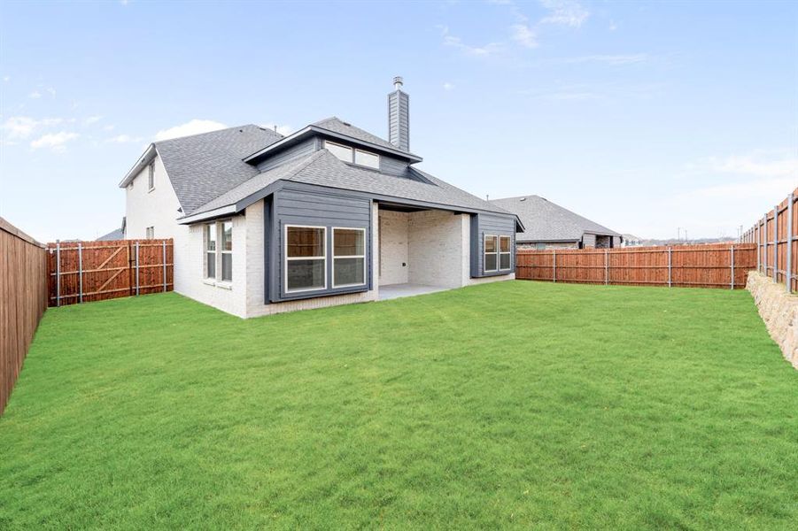 Exterior details and patio area of a home in Hunters Ridge, Crowley (Image 3).