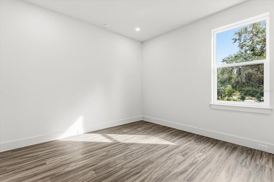 Spacious, unfurnished interior of a new home in , Orlando (Image 24).