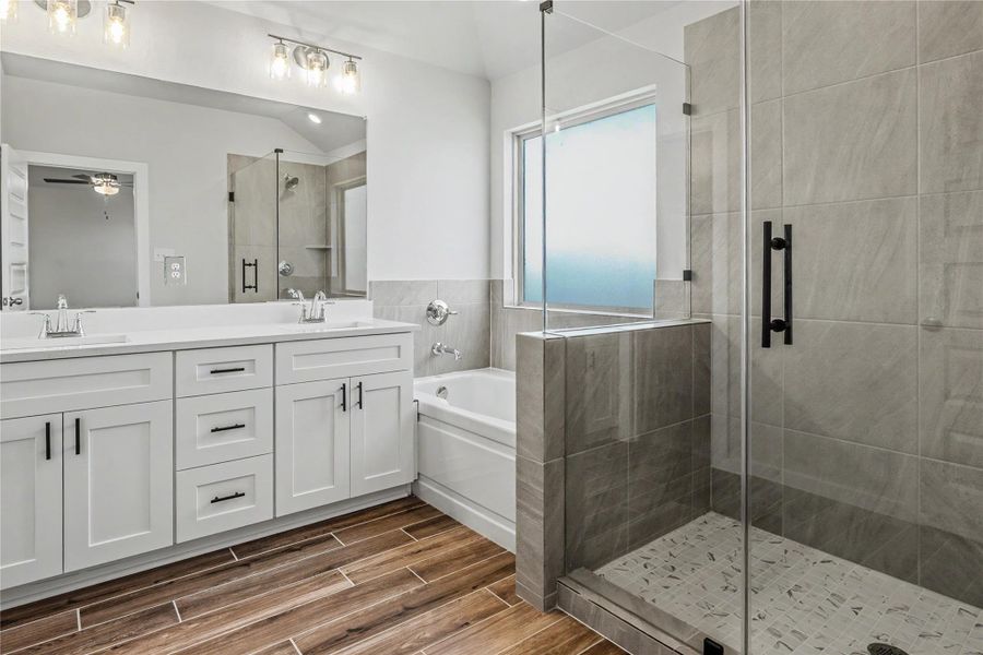 Furnished interior view inside a new home in Glendale Lakes, Rosharon (Image 6).