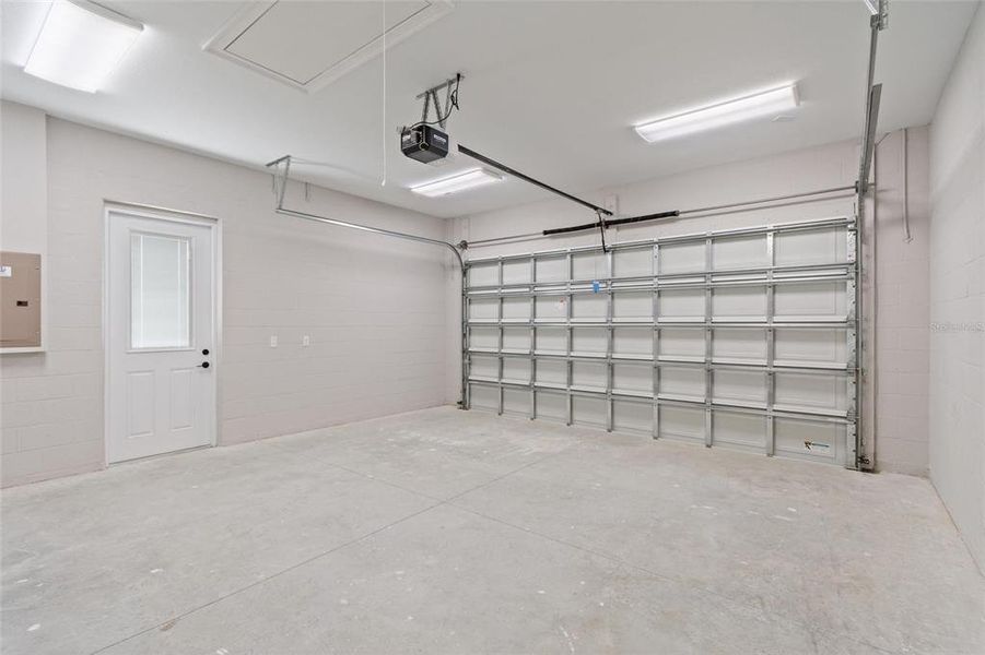 Spacious, unfurnished interior of a new home in , Fort Meade (Image 11).