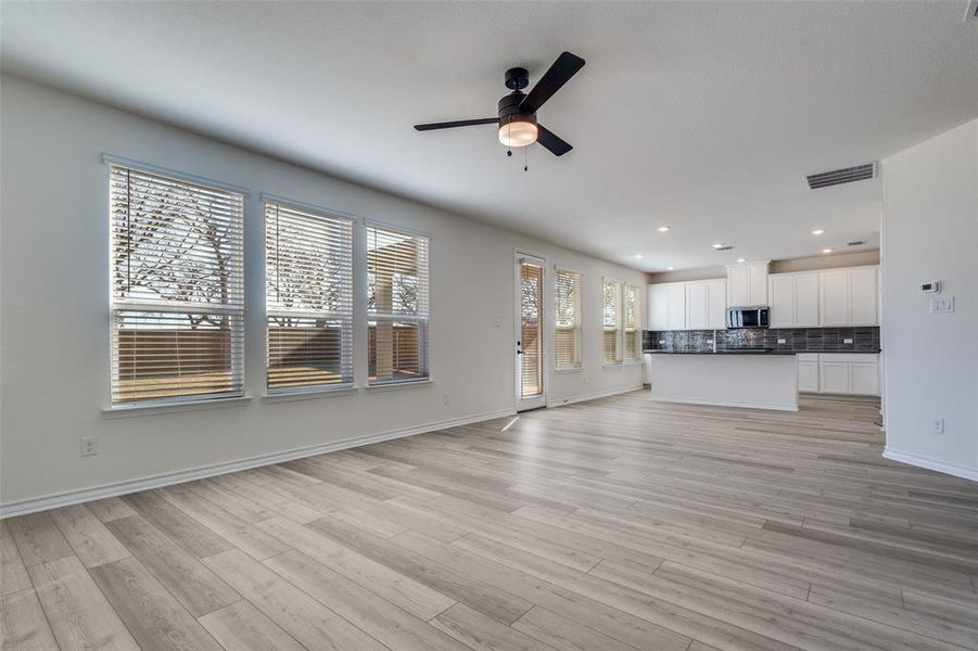 Spacious, unfurnished interior of a new home in Eagle Creek, Denton (Image 11).