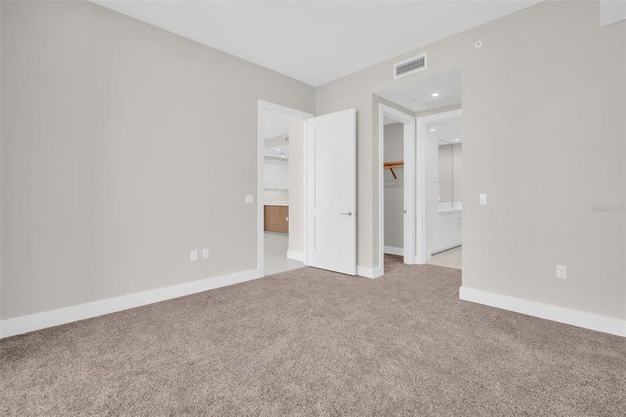 Spacious, unfurnished interior of a new home in , St. Petersburg (Image 53).