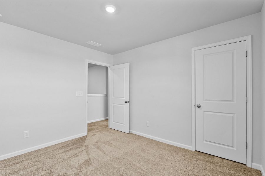 Spacious, unfurnished interior of a new home in Fieldstone, Lexington (Image 39).