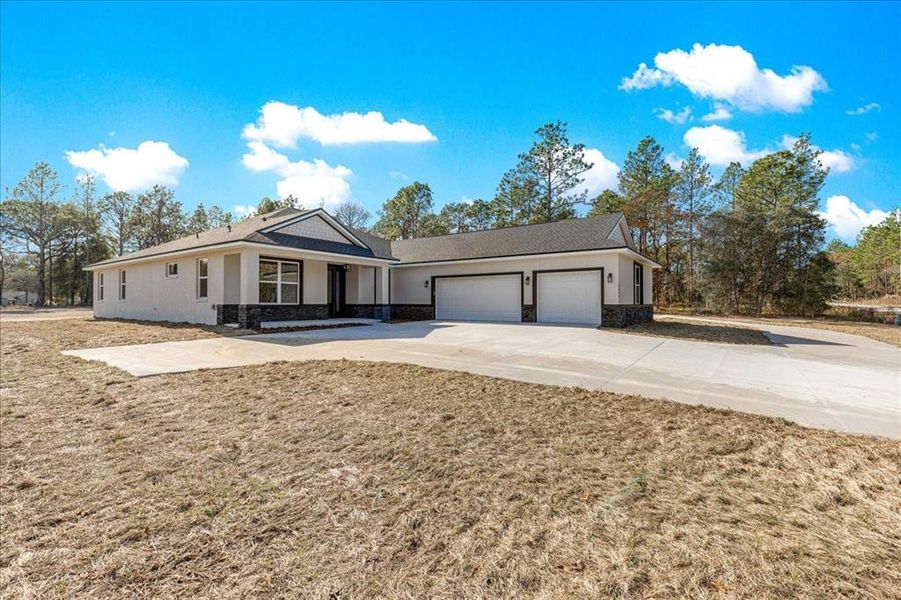 Front exterior of a new home in , Dunnellon, FL, highlighting curb appeal (Image 28).