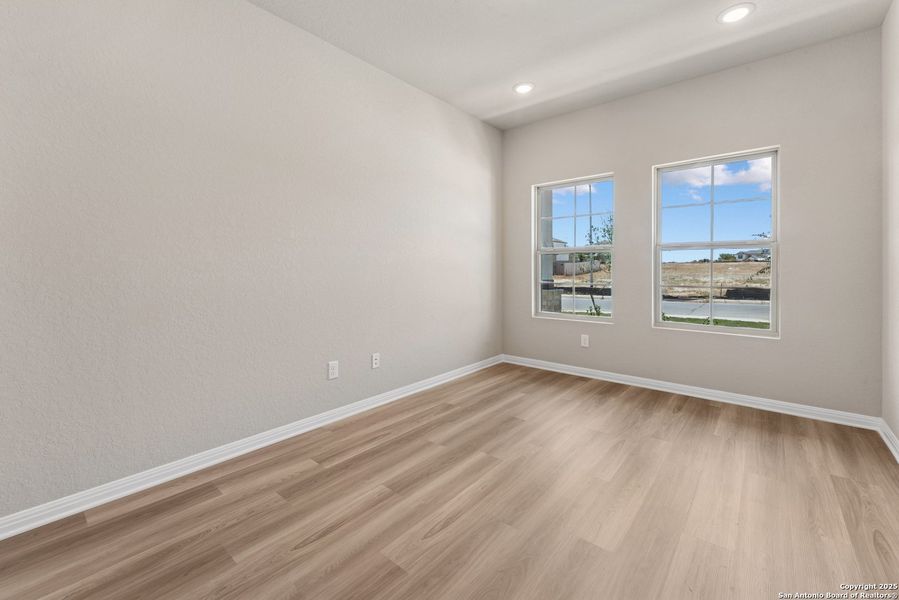 Spacious, unfurnished interior of a new home in Cinco Lakes, San Antonio (Image 17). Spacious, unfurnished interior of a new home in Cinco Lakes, San Antonio (Image 17).