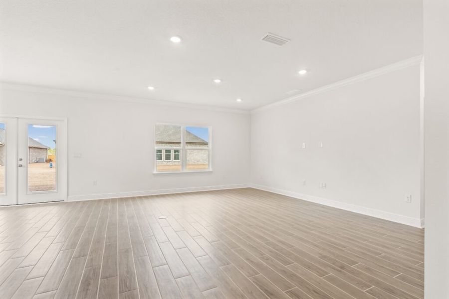 Spacious, unfurnished interior of a new home in Natureview, Freeport (Image 40).