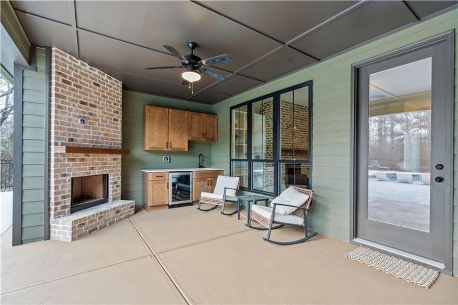 Exterior details and patio area of a home in , Temple (Image 3).