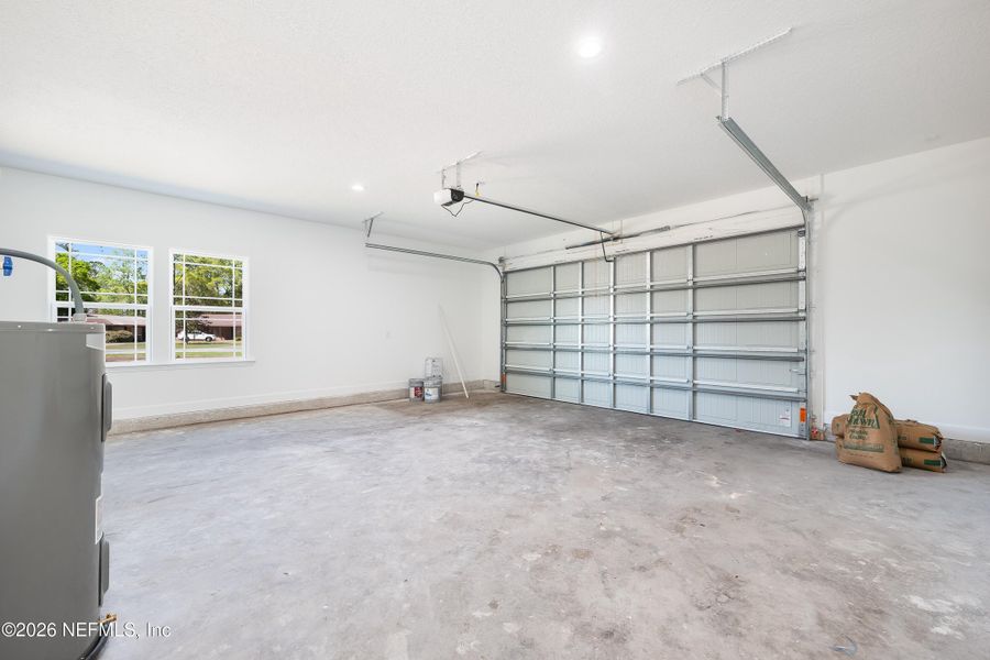 Spacious, unfurnished interior of a new home in , Palatka (Image 11).