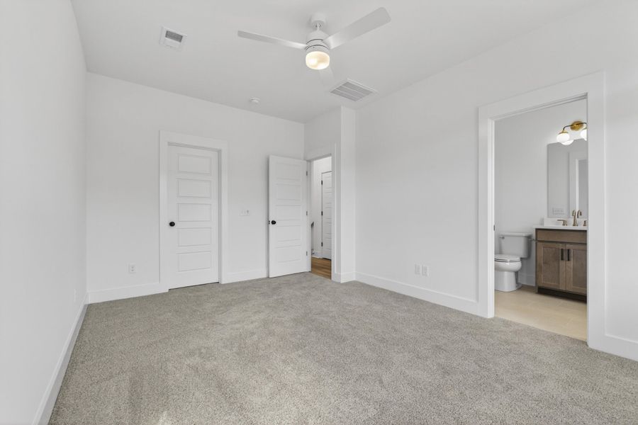 Spacious, unfurnished interior of a new home in , Summerville (Image 20).