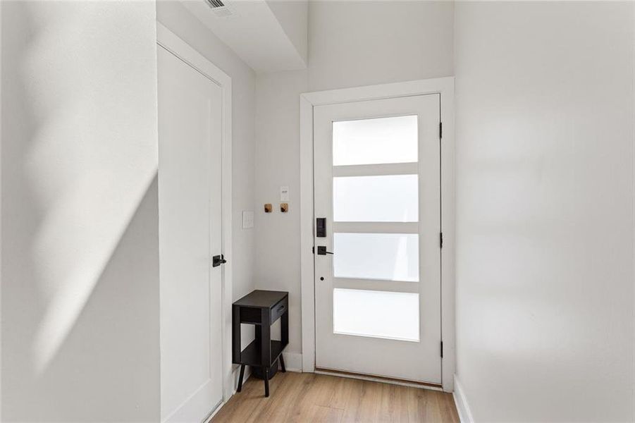 Spacious, unfurnished interior of a new home in , Atlanta (Image 23).