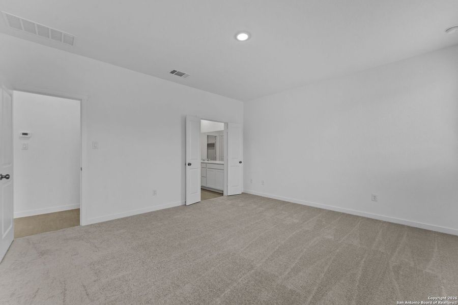 Spacious, unfurnished interior of a new home in , New Braunfels (Image 13).