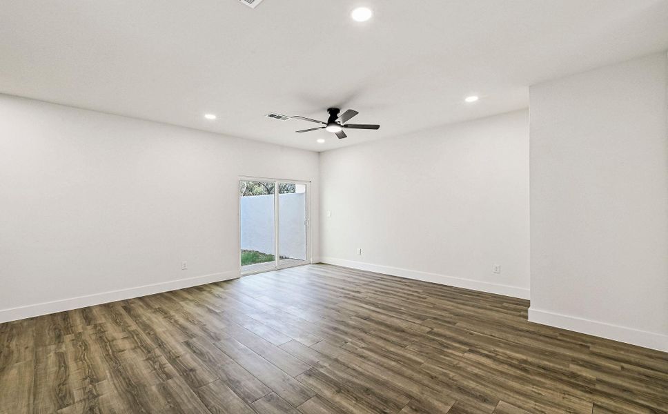Unfurnished room with dark wood-style flooring, recessed lighting, and ceiling fan