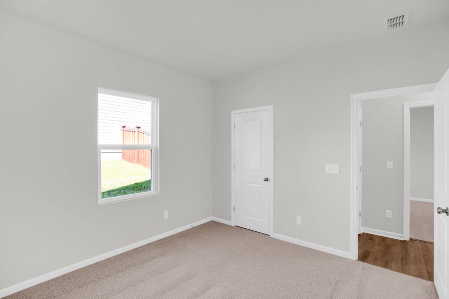Spacious, unfurnished interior of a new home in Carriage Estates, Lexington (Image 12).