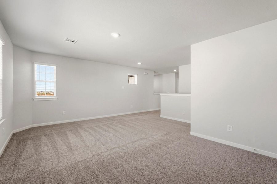 Spacious, unfurnished interior of a new home in Sanford Farms, Waller (Image 16).