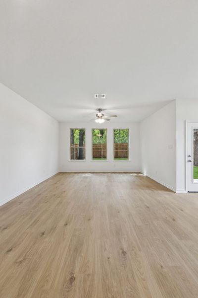 Spacious, unfurnished interior of a new home in Eagle Cove, Denton (Image 22).