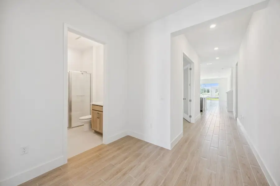 Spacious, unfurnished interior of a new home in Northlake at Ovation, Winter Garden (Image 27).