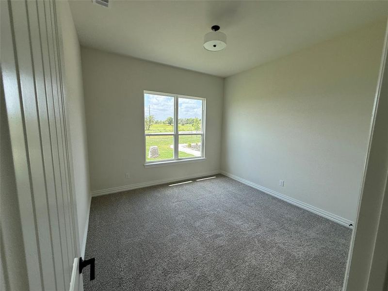 Spacious, unfurnished interior of a new home in Windmill Creeks, Weatherford (Image 11).