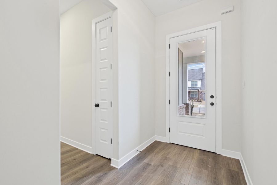 Spacious, unfurnished interior of a new home in Twin Oaks, Oakland (Image 15).
