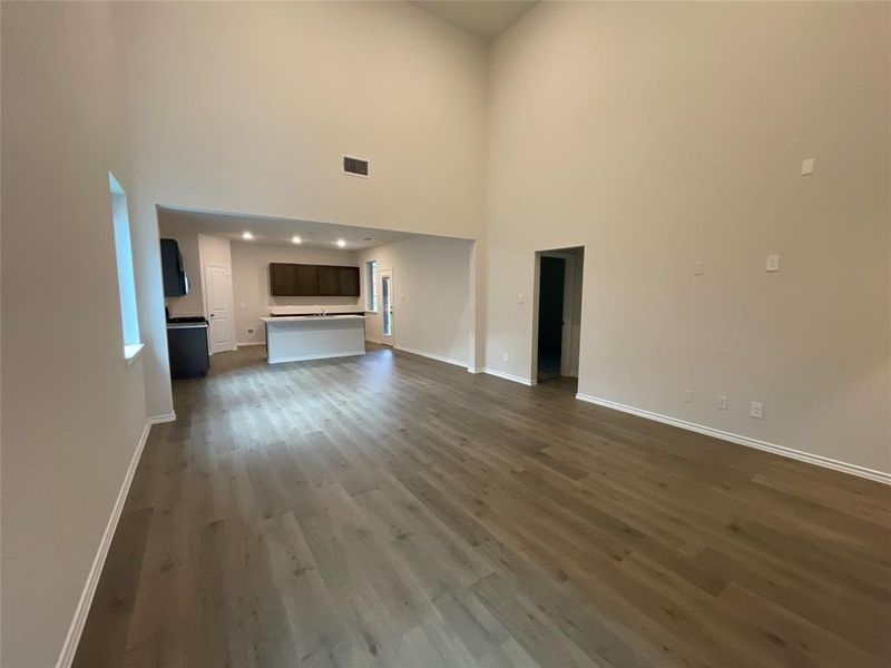 Spacious, unfurnished interior of a new home in Elevon, Lavon (Image 6).