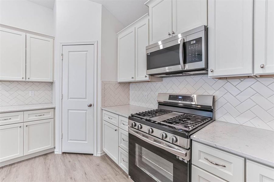 With its modern appliances, ample counter space, and stylish cabinetry, this kitchen is both functional and aesthetically pleasing.