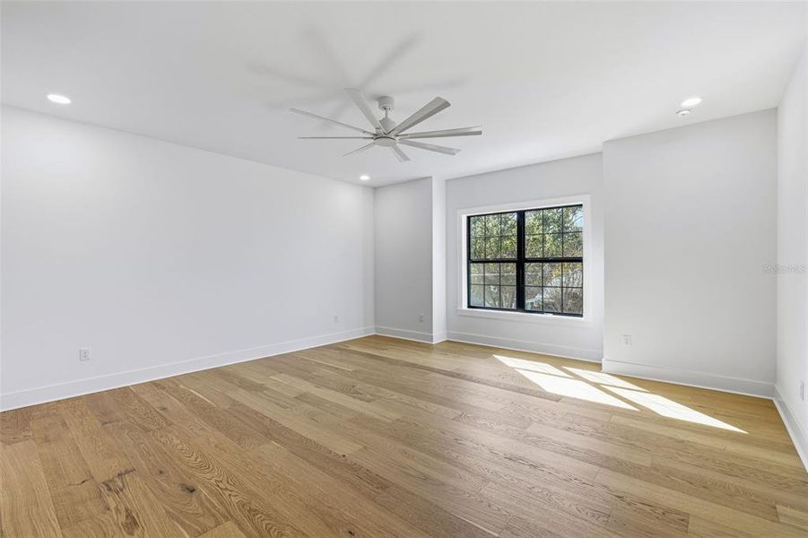 Spacious, unfurnished interior of a new home in , Tampa (Image 24).