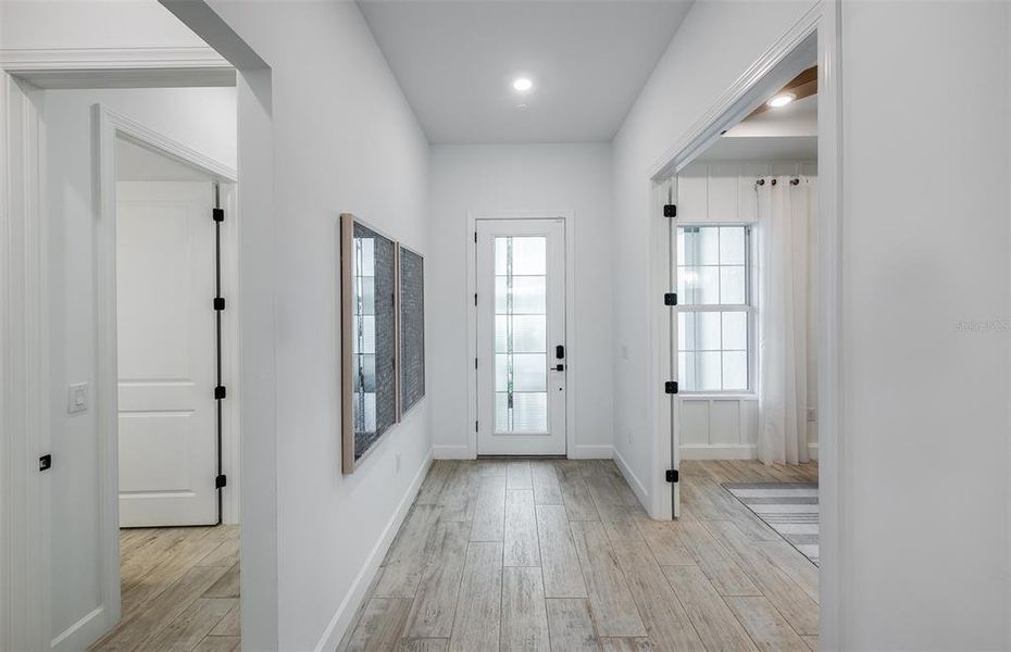 Spacious, unfurnished interior of a new home in BeachWalk by Manasota Key, Englewood (Image 18).