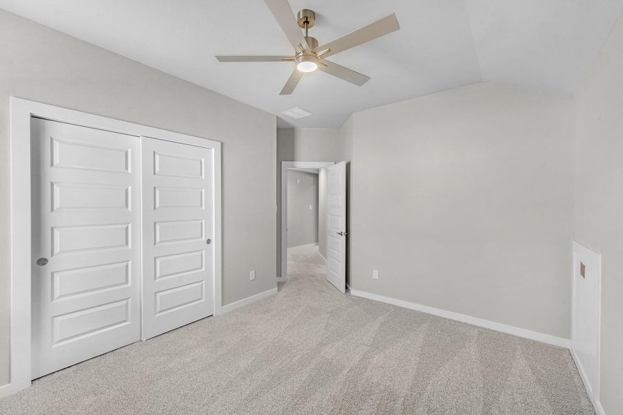 Spacious, unfurnished interior of a new home in Briarwood Crossing, Rosenberg (Image 22).