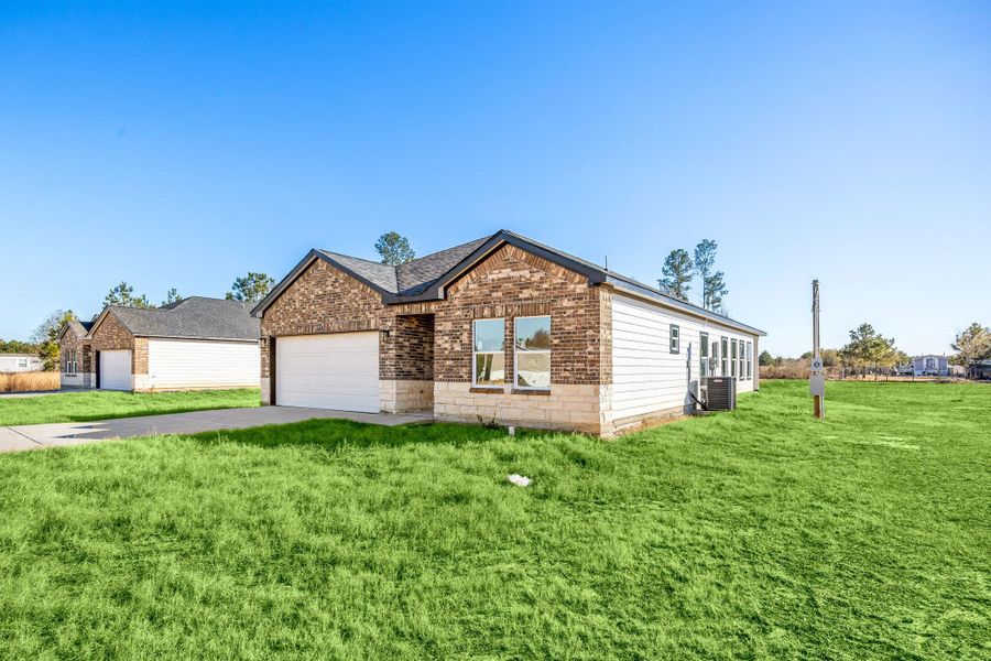 Explore the potential of this beautifully landscaped yard. Explore the potential of this beautifully landscaped yard.