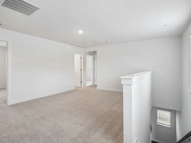 Spacious, unfurnished interior of a new home in Crestview - Ridge Series, Hermitage (Image 12).