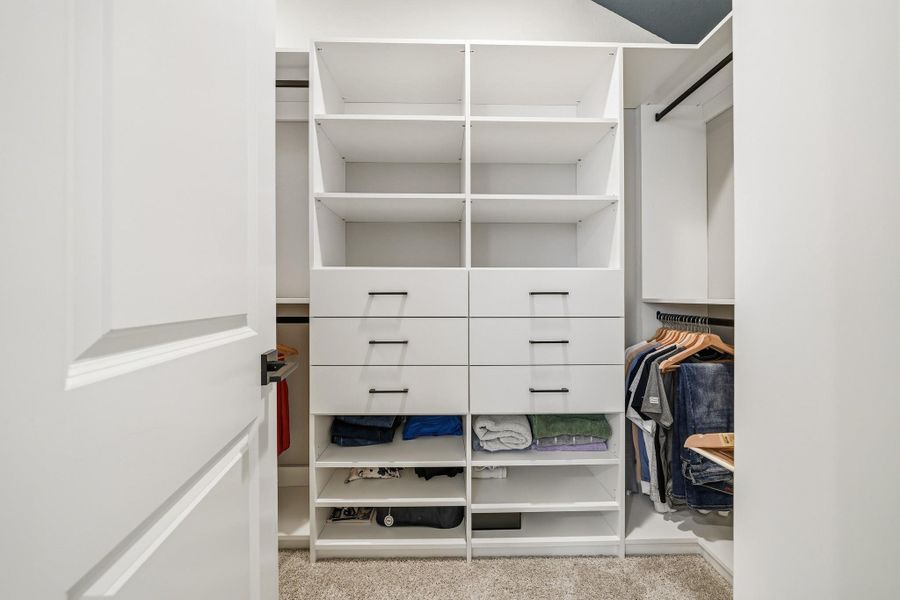 Furnished interior view inside a new home in Meridiana 40', 65', Iowa Colony (Image 16).