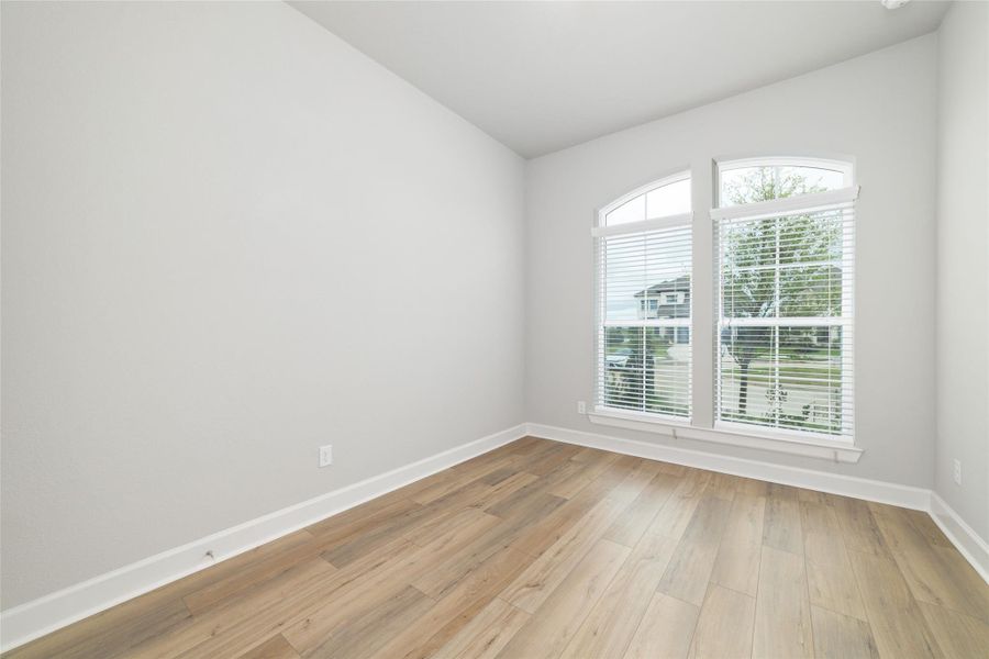 Spacious, unfurnished interior of a new home in Harvest Green - Reserve Collection, Richmond (Image 16).