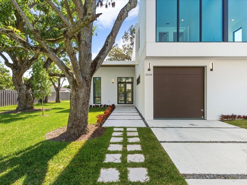 Exterior details and patio area of a home in , Miami (Image 29).