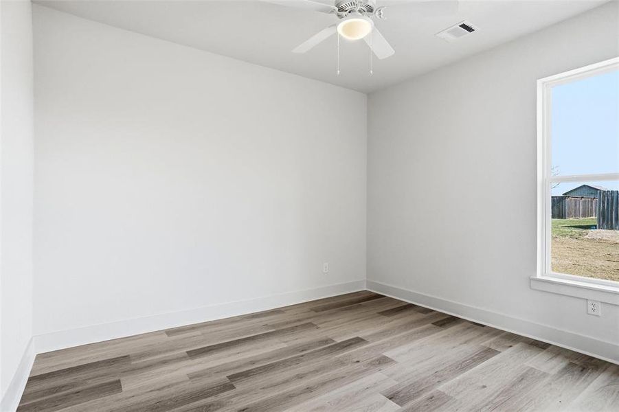 Spacious, unfurnished interior of a new home in , Sanger (Image 16).