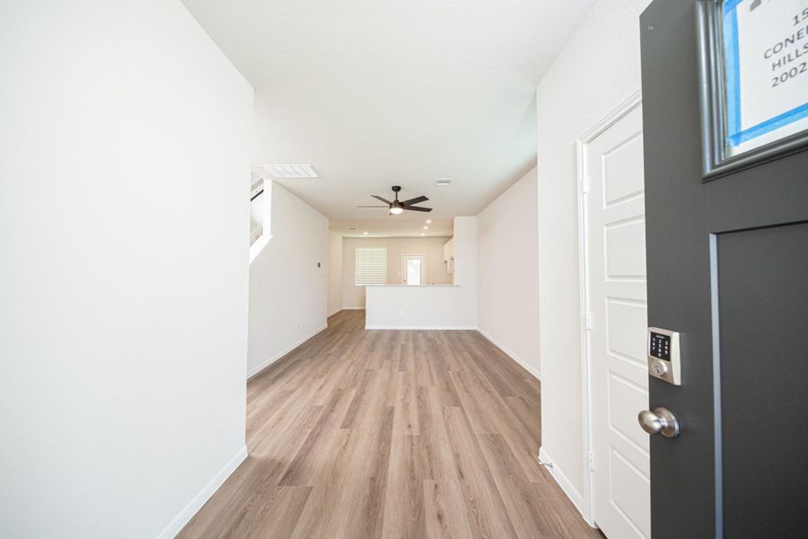 Spacious, unfurnished interior of a new home in Bammel Oaks, Houston (Image 16). Spacious, unfurnished interior of a new home in Bammel Oaks, Houston (Image 16).