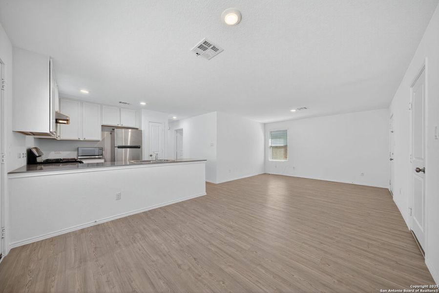 Spacious, unfurnished interior of a new home in Spring Grove: Belmar Collection, St. Hedwig (Image 19). Spacious, unfurnished interior of a new home in Spring Grove: Belmar Collection, St. Hedwig (Image 19).