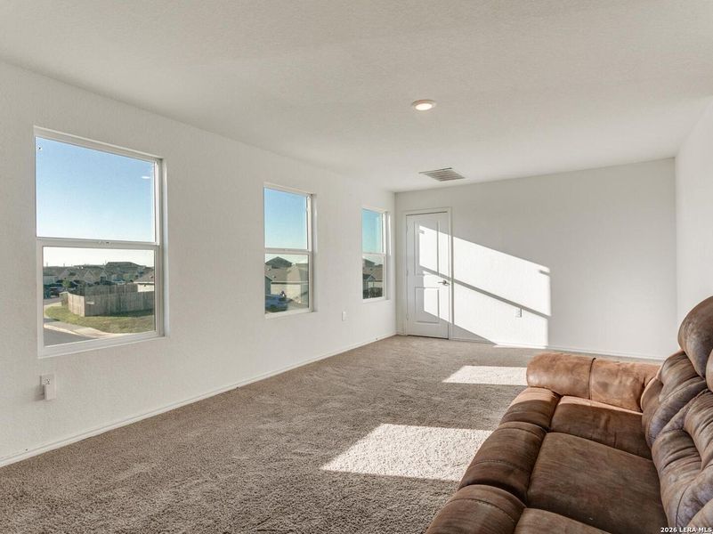 Spacious, unfurnished interior of a new home in Mission del Lago, San Antonio (Image 24). Spacious, unfurnished interior of a new home in Mission del Lago, San Antonio (Image 24).