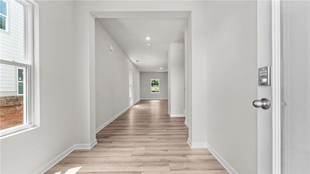 Spacious, unfurnished interior of a new home in Magnolia Trace, Flowery Branch (Image 6).
