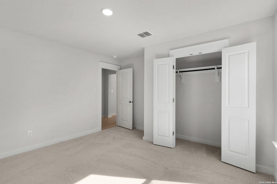 Spacious, unfurnished interior of a new home in Westridge, San Antonio (Image 20).