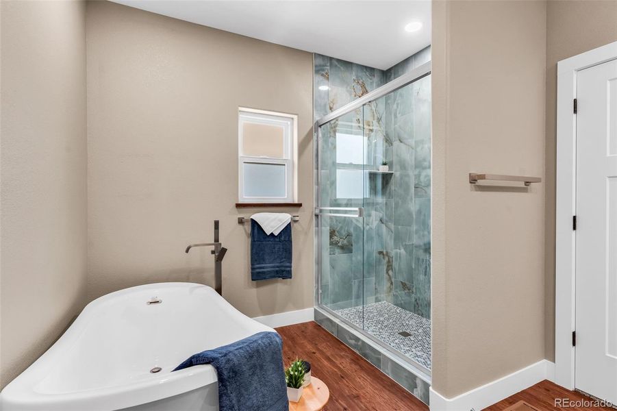 Furnished interior view inside a new home in , Cañon City (Image 34).