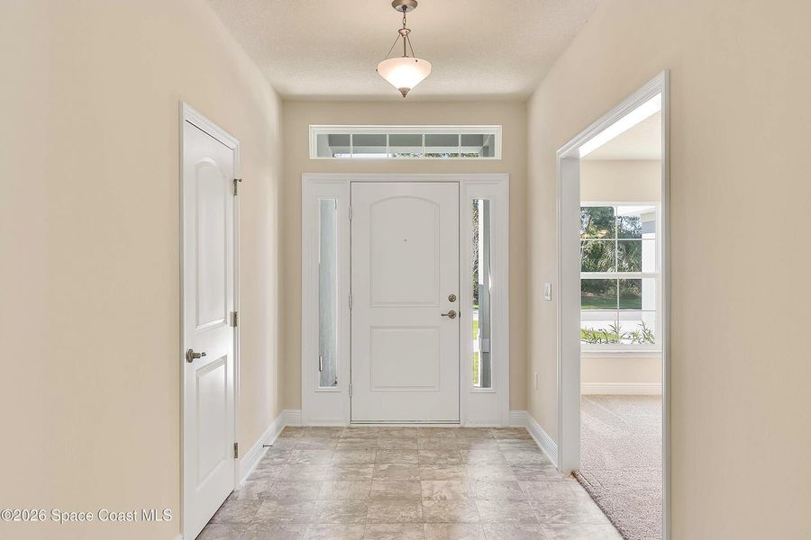 Spacious, unfurnished interior of a new home in Palm Bay, Palm Bay (Image 10).